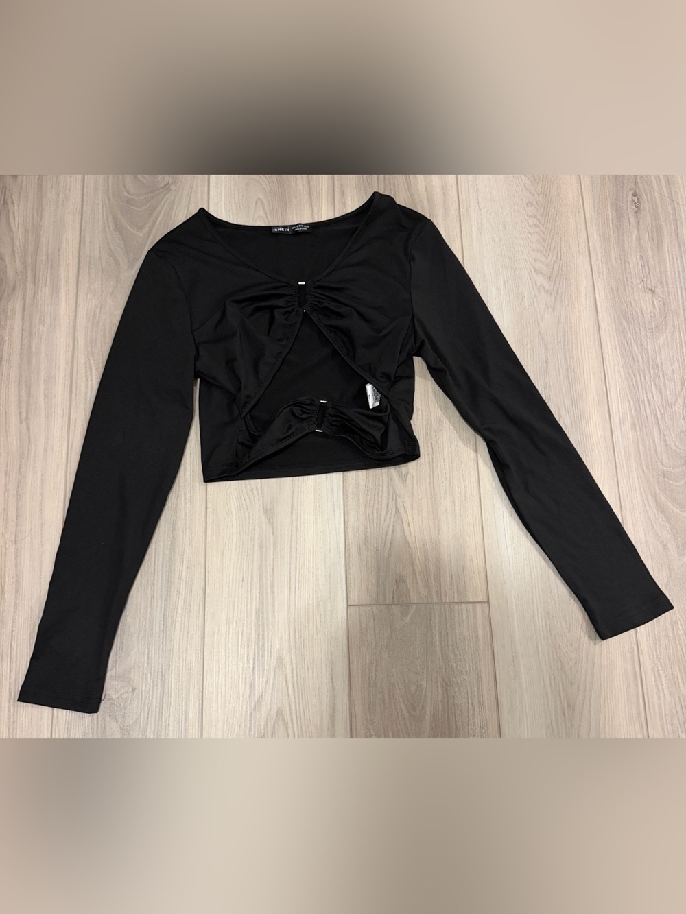 SHEIN Black Long Sleeve Ruched Front Crop Top